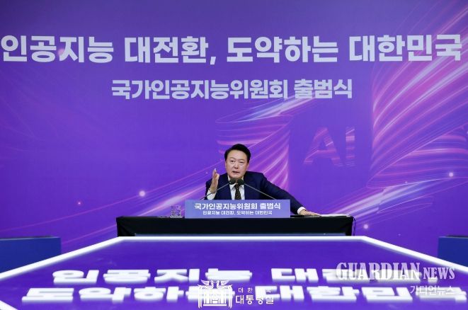 9월 26일 윤석열 대통령은 이세돌 9단과 인공지능 알파고가 8년 전 세기의 바둑 대국을 펼쳤던 서울 포시즌스 호텔에서‘국가인공지능위원회 출범식 및 제1차 회의’를 주재했다