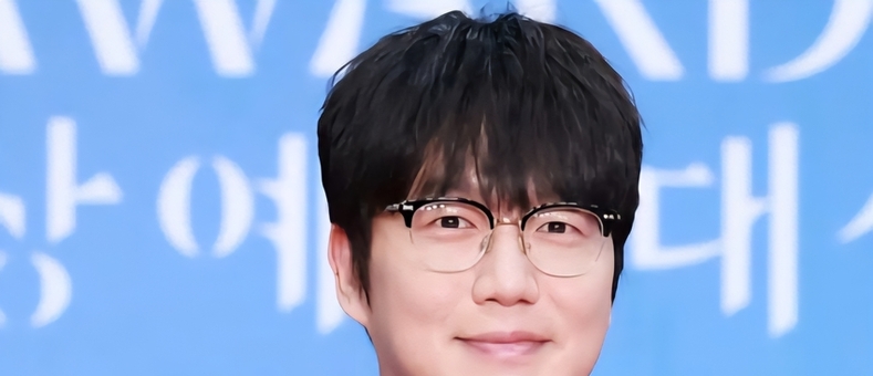 성시경 1인 기획사, 14년간 ‘미등록 운영’ 논란
